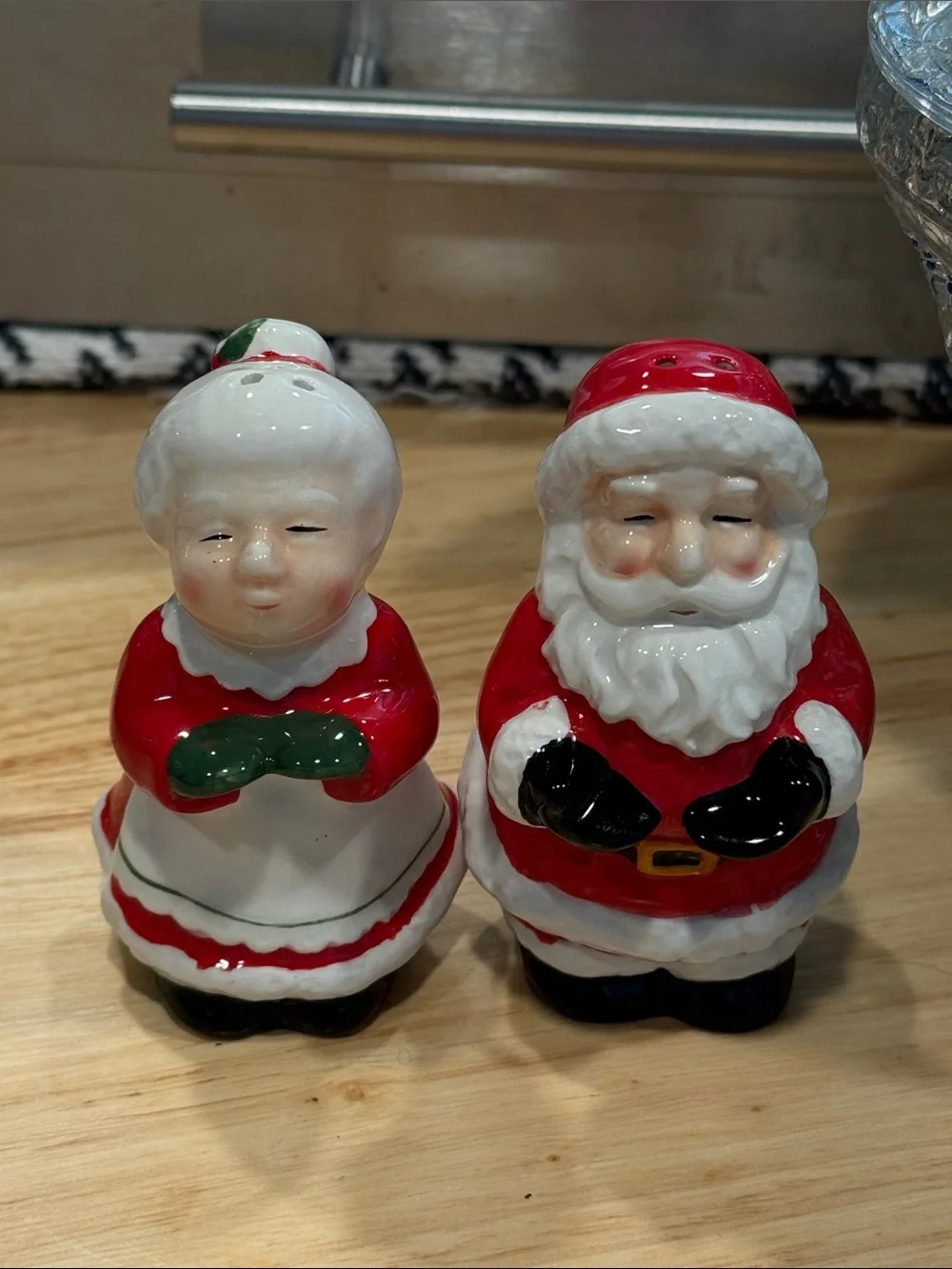 Santa and Mrs. Claus Ceramic Salt & Pepper Shaker Set